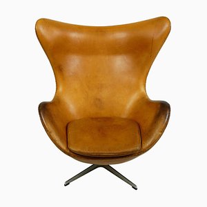 Egg chair nr. 3317 in pelle color cognac di Arne Jacobsen per Fritz Hansen