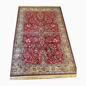 Roter orientalischer Mid-Century Teppich