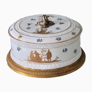 Caja de joyería francesa antigua decorada con pececillos de bronce y flores