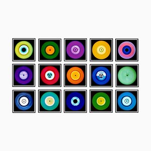Instalación de quince piezas de colección de vinilo, fotografía en color Pop Art, 2017