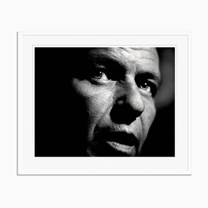 Impresión Giclee de Frank Sinatra Archival enmarcada en blanco de Allan Ballard