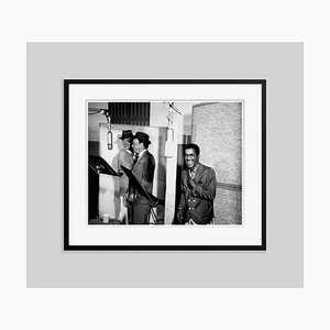 Impresión de pigmento de archivo de sesión de grabación Rat Pack enmarcado en negro de Michael Ochs Archive
