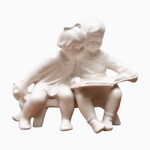 Scultura in ceramica da bambino con libro, anni '50, Cecoslovacchia