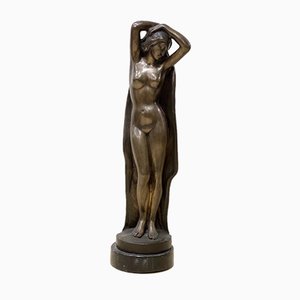 Escultura Venus At the Bath, bronce fundido, siglo XX