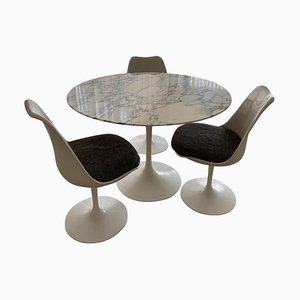 Tulip Tisch von Eero Saarinen & Knoll International