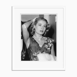 Impression Grace Kelly en Résine Argentée Encadrée en Blanc par Express Newspapers