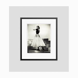 Impresión Grace Kelly Archival Pigment enmarcada en negro de Bettmann