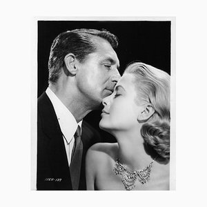 Cary Grant y Grace Kelly en To Catch A Thief, Silver Gelatin Fiber Print, 1932, impreso más tarde