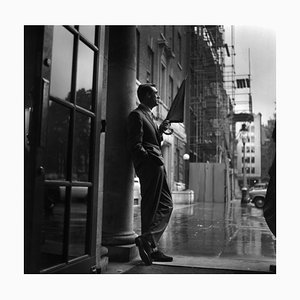 Cary Grant en lluvia, impresión de plata con fibras de gelatina, 1957