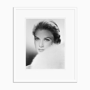 Impresión Grace Kelly Archival Pigment enmarcada en blanco de Bettmann