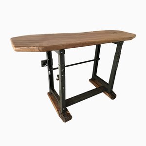 Mesa de recibidor industrial antigua de hierro con tablero de madera de Singer, años 20