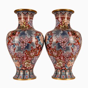 Große chinesische Cloisonné Vasen aus chinesischer Mamillen-Emaille & vergoldeter Bronze, 1930er, 2er Set