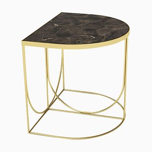 Tavolino minimalista in marmo marrone e acciaio dorato