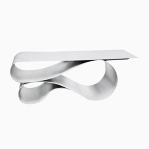 Mesa de centro Whorl de aluminio recubierto de polvo plateado de Neal Aronowitz