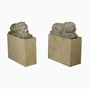 Par de esculturas de leones en mármol