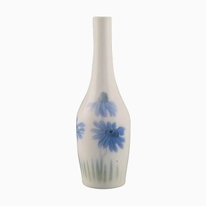 Jugendstil Vase aus Porzellan mit Blumen von Royal Copenhagen