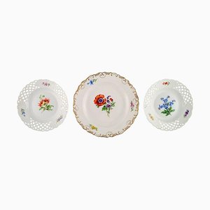 Platos Meissen de porcelana pintada a mano con motivos florales. Juego de 3