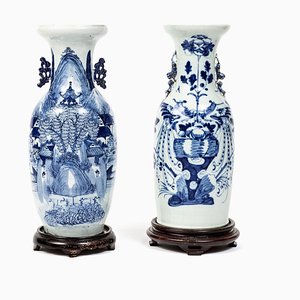 Jarrones chinos en azul, década de 1850. Juego de 2