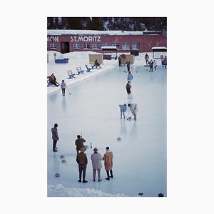 Curling at St. Moritz Übergroßer C-Druck in Schwarz