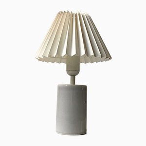 Lámpara de mesa Celadon cilíndrica en gris de Aksel Larsen para Axella, años 70