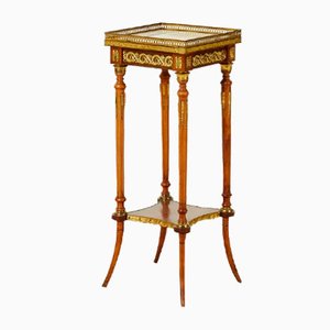 Table dans le Style de Louis XVI