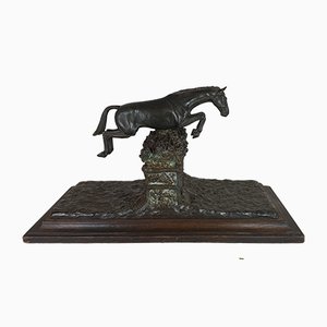 Objeto de arte de bronce representando la carrera de obstáculos de Piga, siglo XX