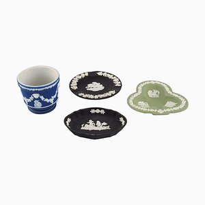 Juego de cuenco y jarrones de Wedgwood, England, principios del siglo XX. Juego de 4