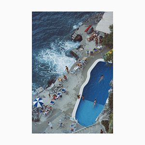 Piscine sur la côte amalfitaine, Slim Aarons, au bord de la piscine, XXe siècle, Photographie