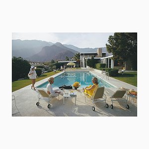 Catch Up by the Pool, Slim Aarons, 20. Jahrhundert, Poolside