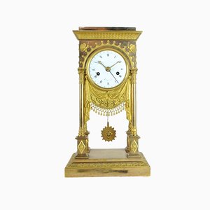 Reloj de bronce dorado del período Imperio del siglo XIX