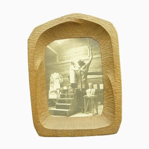 Portarretratos antroposófico de madera de tilo de Fritz Schuy, años 20