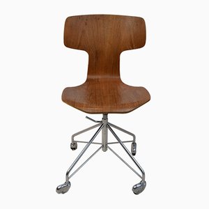 Sedia da scrivania modello 3113 regolabile di Arne Jacobsen per Fritz Hansen