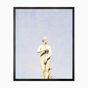 Statuesque 5, Gerahmte Medium Bedruckte Leinwand von Mineheart