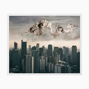 Gerahmte Große Bedruckte Leinwand von Angels Over City von Mineheart