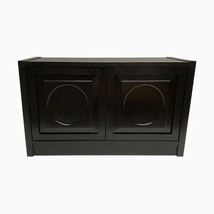 Mueble brutalista negro