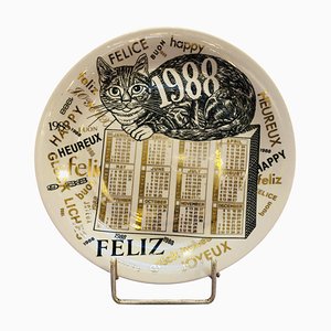 Piatto calendario in porcellana di Piero Fornasetti, 1988