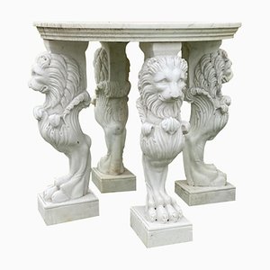 Tavolo grande e rotondo in marmo con piedi a forma di leoni, Italia