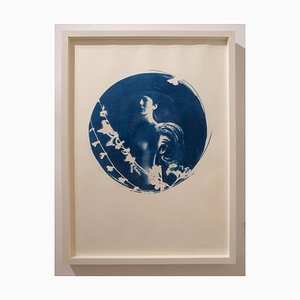 Aquila, Cyanotype Rond sur Papier, Cadre Boîte Blanche, Romantic Looking Nude, 2014