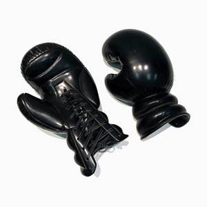 Kartel, Gants de Boxe, Sculpture Sculpté à la Main en Marbre Noir, Finition Lisse, 2018