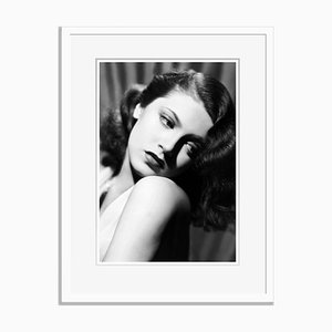 Lana Turner archival Pigmentdruck in Weiß von Alamy Archiv gerahmt