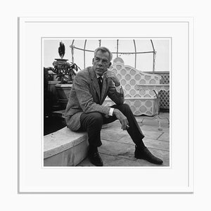 Stampa Lee Marvin in resina argentata con cornice bianca di Victor Drees