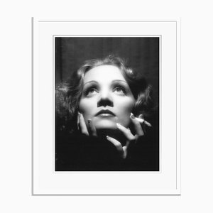 Impresión de pigmento Archival de Marlene Dietrich enmarcada en blanco