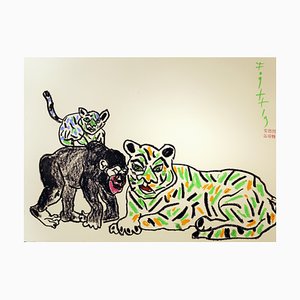 Andrzej Fogtt, mono con un tigre en la espalda, 2019
