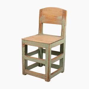 Silla verde rústica de estilo barroco sueco