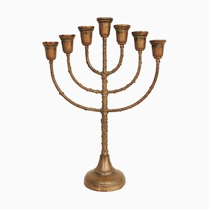 Menorah Juive Brutaliste