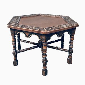 Tavolino da caffè o tavolino medievale lavorato a mano, anni '60