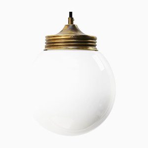 Lampe à Suspension Industrielle Vintage en Laiton & Verre Opalin Blanc en Laiton