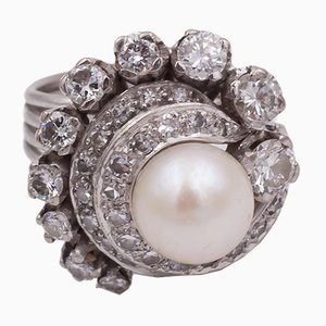 Bague Platinum Vintage avec Perle Centrale et Diamants Taille Brillante, 1940s