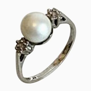 Ring in 14 Karat White Gold with Pearl and 2 Small Brilliants
