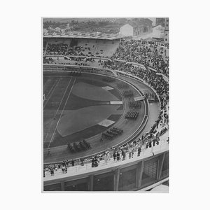 Desconocido, marzo en el estadio municipal, fotografía vintage en blanco y negro, años 30